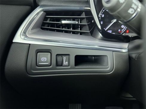 Used 2025 Cadillac XT5 Luxury image 18