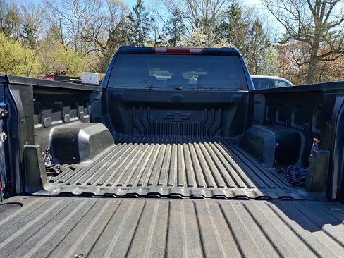 Used 2023 Chevrolet Silverado 1500 LT AWD/4WD image 28