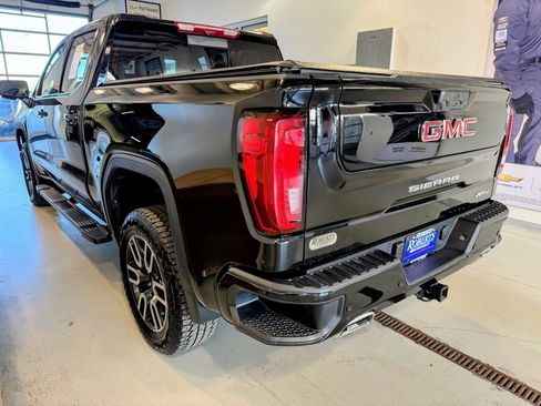 Used 2025 GMC Sierra 1500 AT4 w/ Technology Package image 9