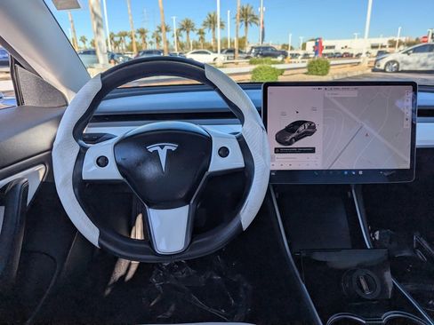 Used 2019 Tesla Model 3 Long Range image 17