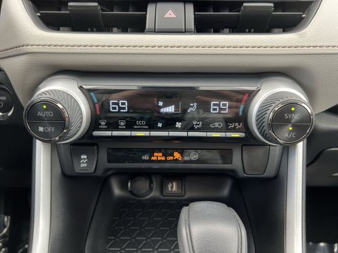 Used 2024 Toyota RAV4 XLE w/ Convenience Package AWD/4WD image 20