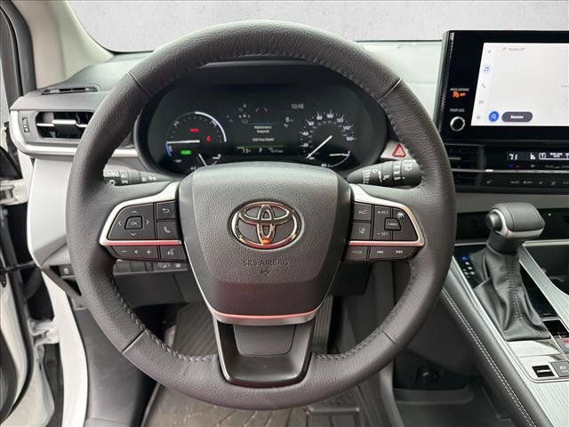 Used 2025 Toyota Sienna XLE AWD/4WD image 14