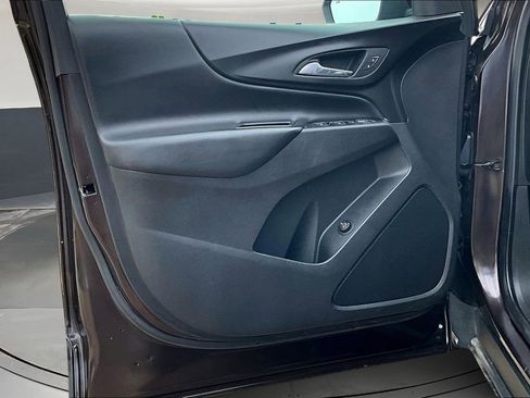 Used 2020 Chevrolet Equinox LT w/ Driver Convenience Package image 18