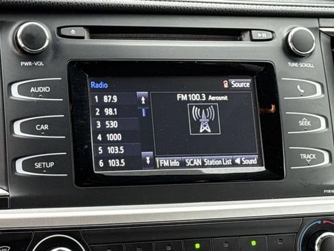 Used 2019 Toyota Highlander LE image 19