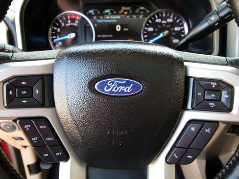 Used 2017 Ford F250 Lariat w/ Lariat Ultimate Package AWD/4WD image 29