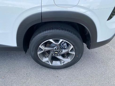 Used 2024 Chevrolet Trax LT w/ Driver Confidence Package FWD image 30