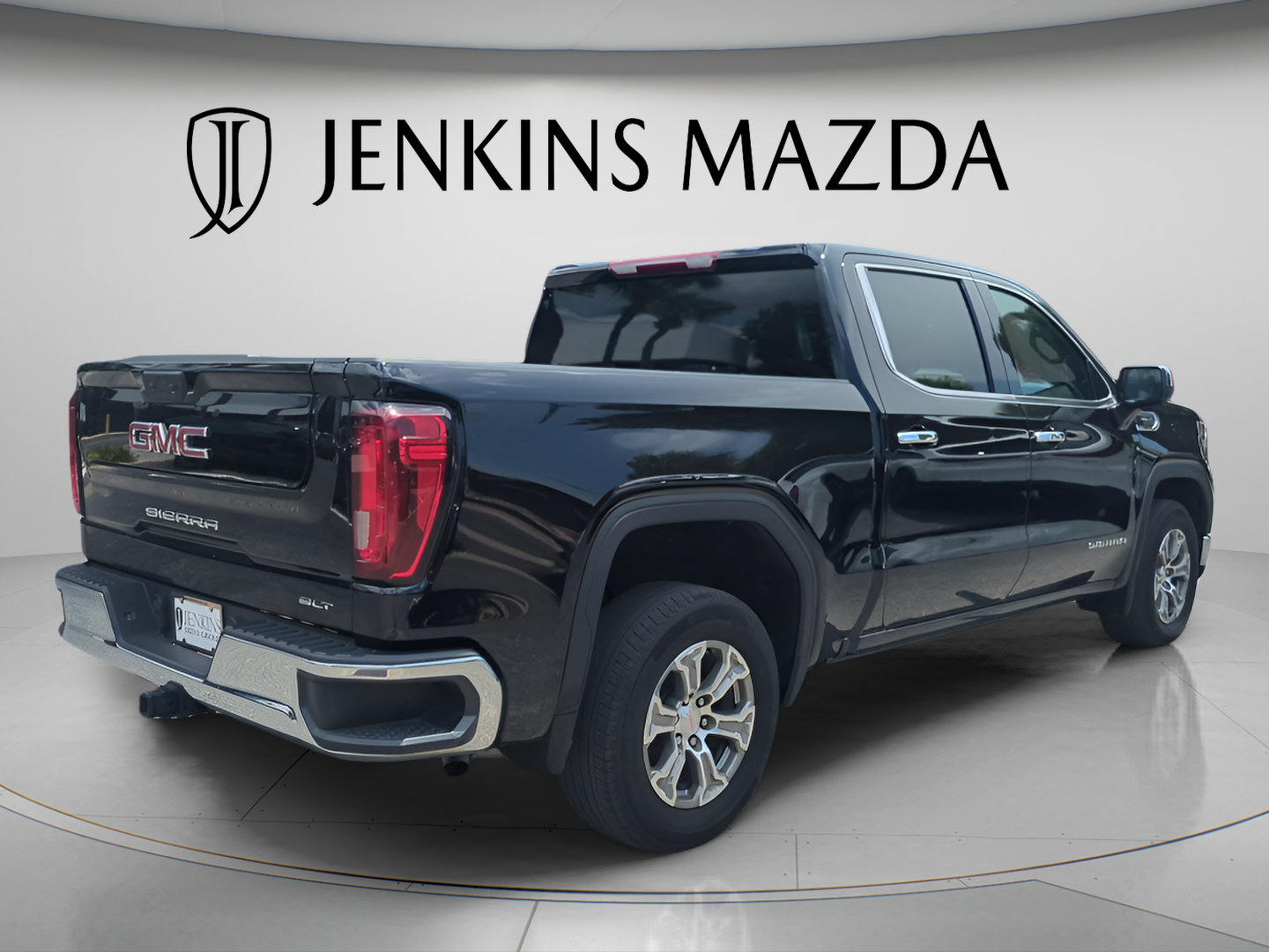 Used 2025 GMC Sierra 1500 SLT RWD image 8