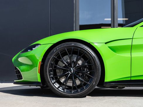 Used 2022 Aston Martin V8 Vantage Coupe RWD image 13