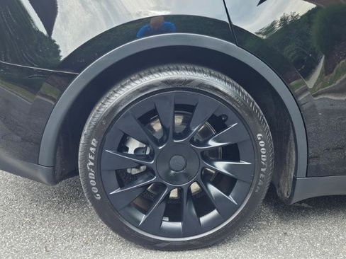 Used 2023 Tesla Model Y Long Range AWD/4WD image 16