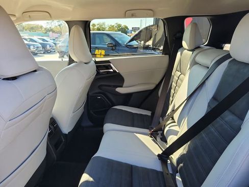 New 2026 Mitsubishi Outlander SE image 14