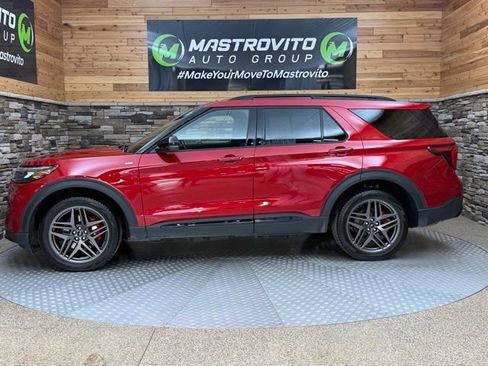 Used 2025 Ford Explorer ST-Line w/ Premium Package AWD/4WD image 6