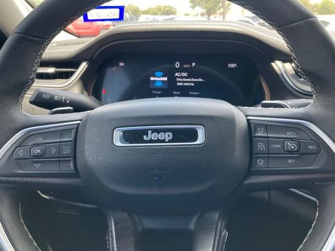 Used 2022 Jeep Grand Cherokee L Limited AWD/4WD image 18