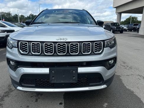 Used 2025 Jeep Compass Limited AWD/4WD image 2