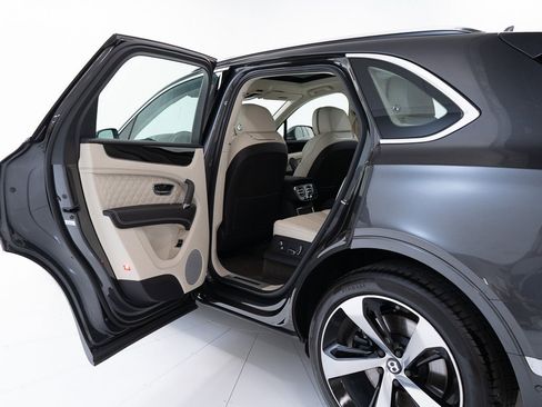 Used 2020 Bentley Bentayga V8 image 20