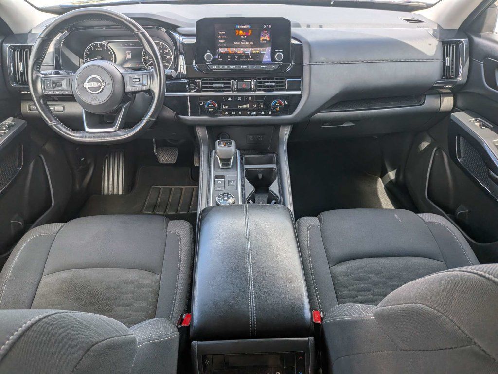 Used 2025 Nissan Pathfinder SV AWD/4WD image 17