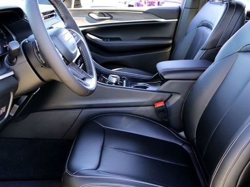 New 2026 Jeep Grand Cherokee L Limited image 9