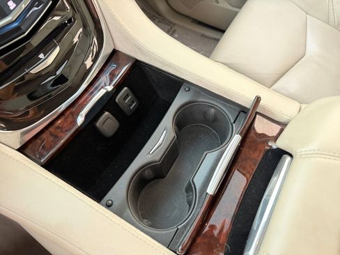 Used 2016 Cadillac Escalade Premium image 30