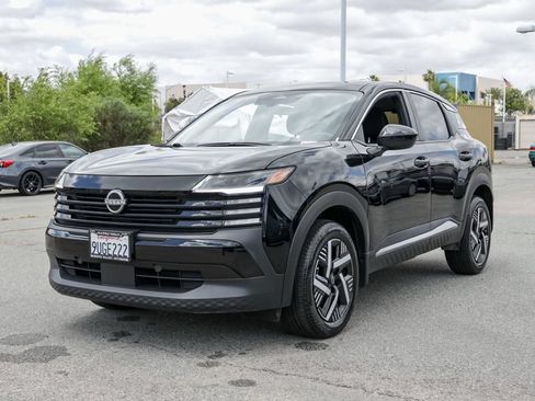 Used 2025 Nissan Kicks SV FWD image 8