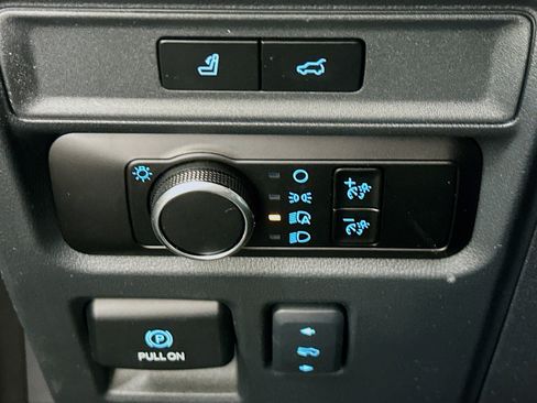 Used 2024 Ford Expedition Max XLT image 17