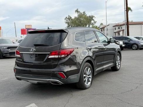 Used 2018 Hyundai Santa Fe SE FWD image 3