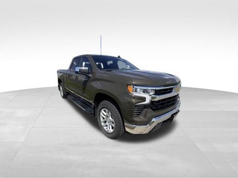 Used 2023 Chevrolet Silverado 1500 LT w/ Convenience Package II AWD/4WD image 4