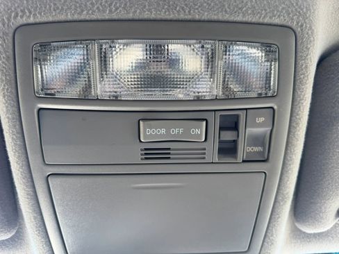 Used 2011 Toyota Camry SE w/ SE Extra-Value Pkg #1 FWD image 27