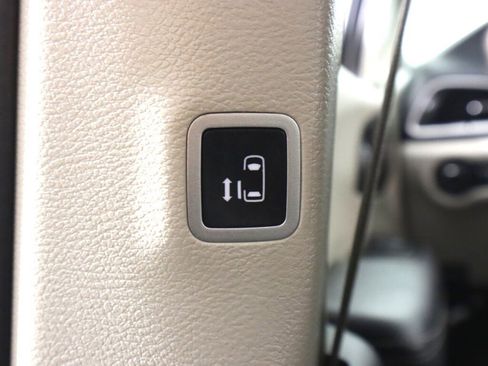 Used 2023 Chrysler Voyager LX FWD image 30