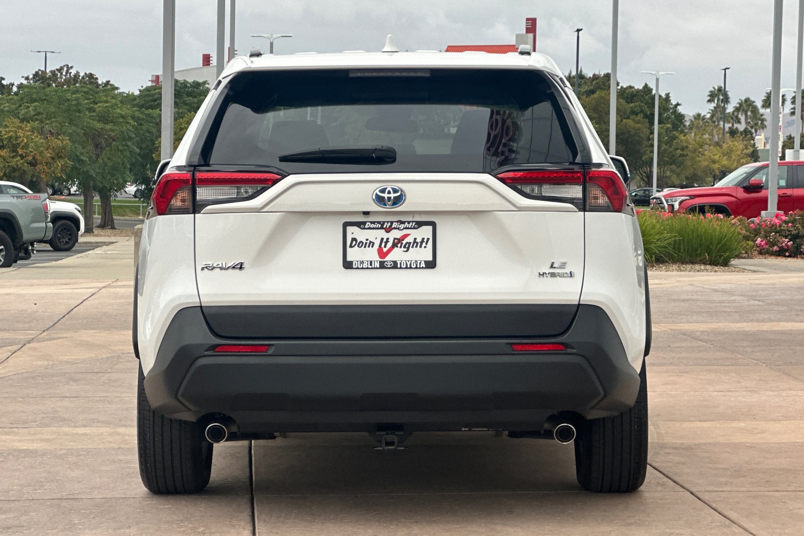 Used 2024 Toyota RAV4 LE AWD/4WD image 5