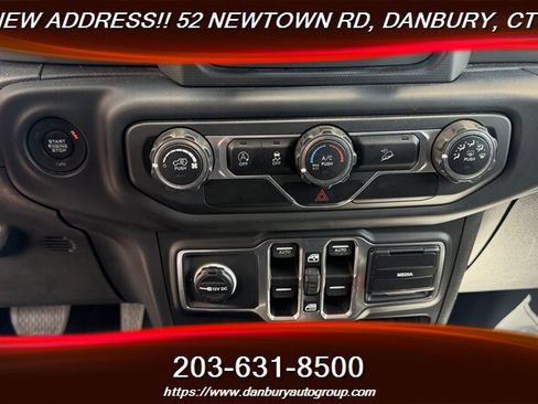 Used 2018 Jeep Wrangler Unlimited Sport S AWD/4WD image 17