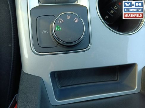 Used 2025 Chevrolet Blazer LT AWD/4WD image 11