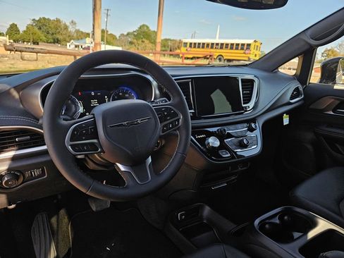 New 2026 Chrysler Pacifica Select FWD image 14
