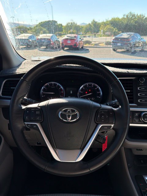 Used 2015 Toyota Highlander Plus AWD/4WD image 17