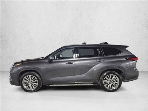 Used 2023 Toyota Highlander Platinum FWD image 8