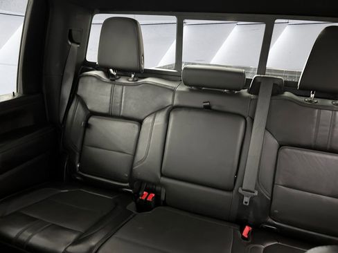 Used 2020 Chevrolet Silverado 3500 High Country w/ Technology Package image 18