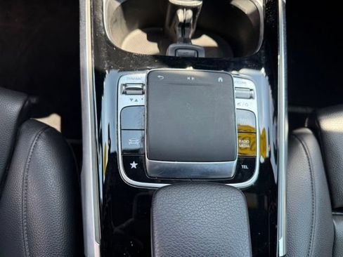 Used 2020 Mercedes-Benz GLB 250 4MATIC image 12