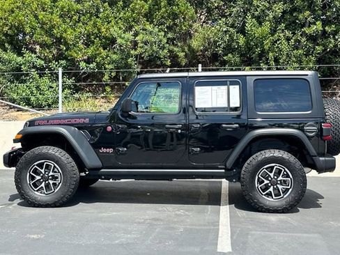 Used 2025 Jeep Wrangler Unlimited Rubicon AWD/4WD image 2