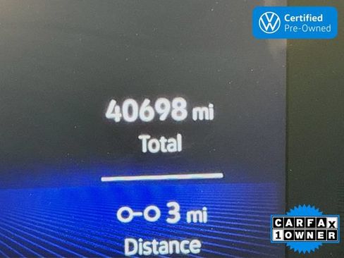 Used 2025 Volkswagen Jetta SE FWD image 12