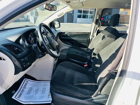 Used 2017 Dodge Grand Caravan SE w/ UConnect Hands-Free Group FWD image 17