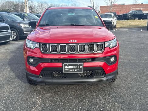 Used 2023 Jeep Compass Latitude w/ Sun and Sound Group AWD/4WD image 2