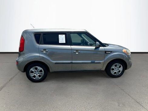 Used 2013 Kia Soul FWD image 24