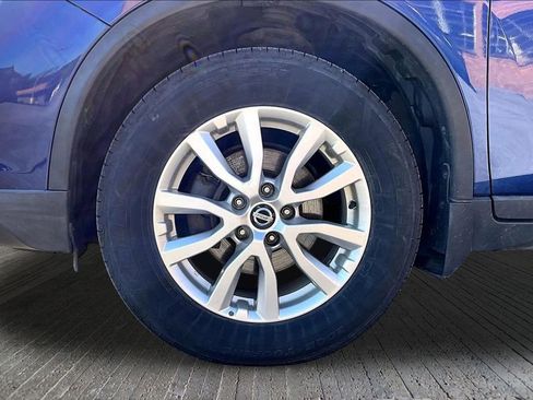 Used 2017 Nissan Rogue SV w/ SV Premium Package AWD/4WD image 9