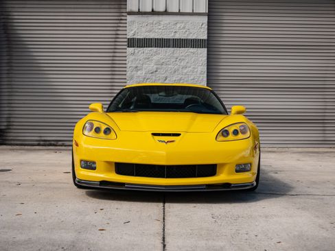 Used 2011 Chevrolet Corvette Z06 w/ Z07 Performance Package RWD image 3