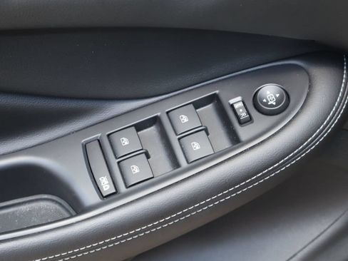 Used 2019 Buick Envision Essence FWD image 22