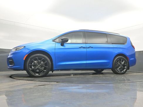 New 2026 Chrysler Pacifica Select w/ S Appearance Package AWD/4WD image 47