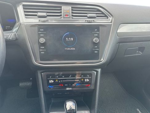 Used 2022 Volkswagen Tiguan SE image 6
