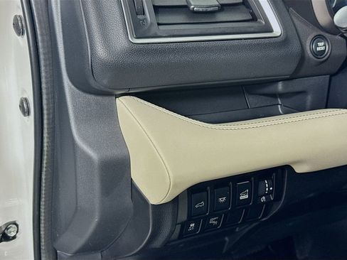 Used 2022 Subaru Ascent Limited w/ Technology Package image 10