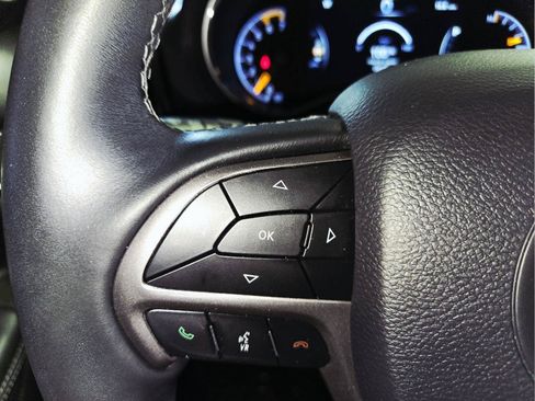 Used 2019 Jeep Grand Cherokee Overland AWD/4WD image 15