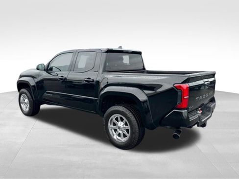 Used 2025 Toyota Tacoma SR5 AWD/4WD image 5
