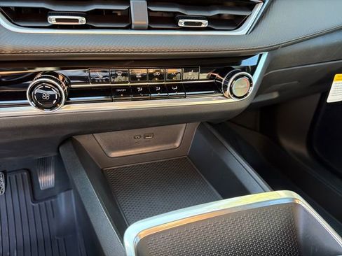 New 2026 Chevrolet Equinox LT w/ Safety and Technology Package FWD image 27