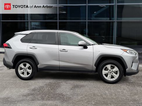 Used 2021 Toyota RAV4 XLE w/ Convenience Package AWD/4WD image 12